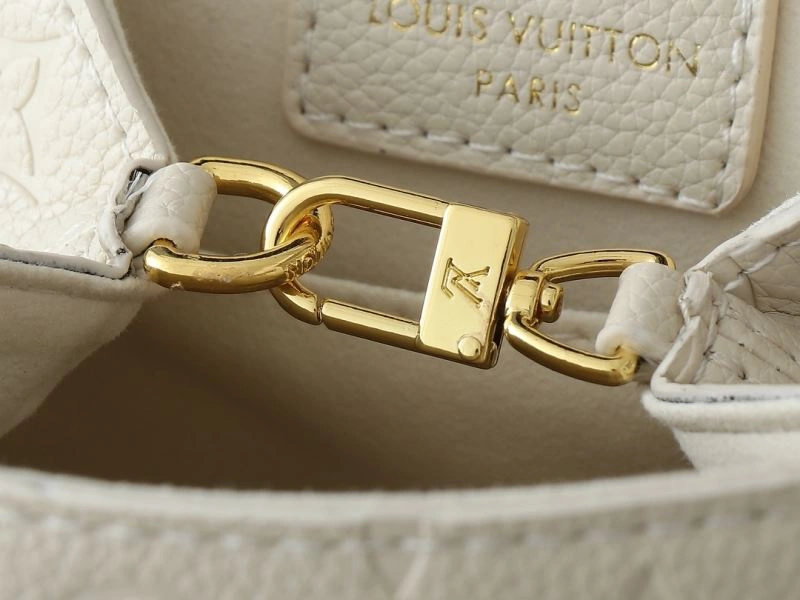 Louis Vuitton Backpacks Stretchable 88657