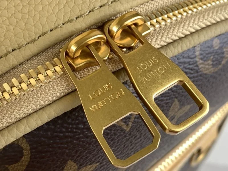 ZipUp Louis Vuitton Backpacks 41433