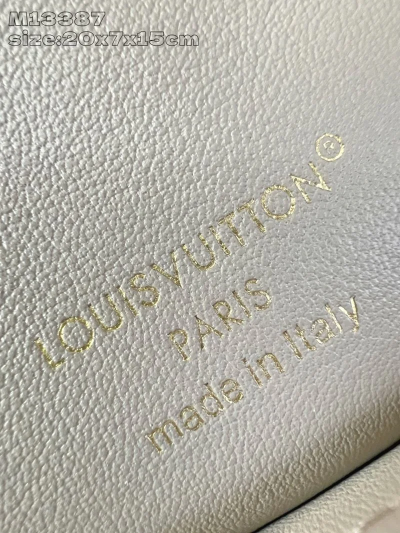FlexibleFit Louis Vuitton Backpacks 40852