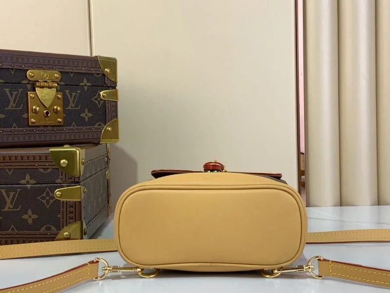 FashionForward Louis Vuitton Backpacks 40784