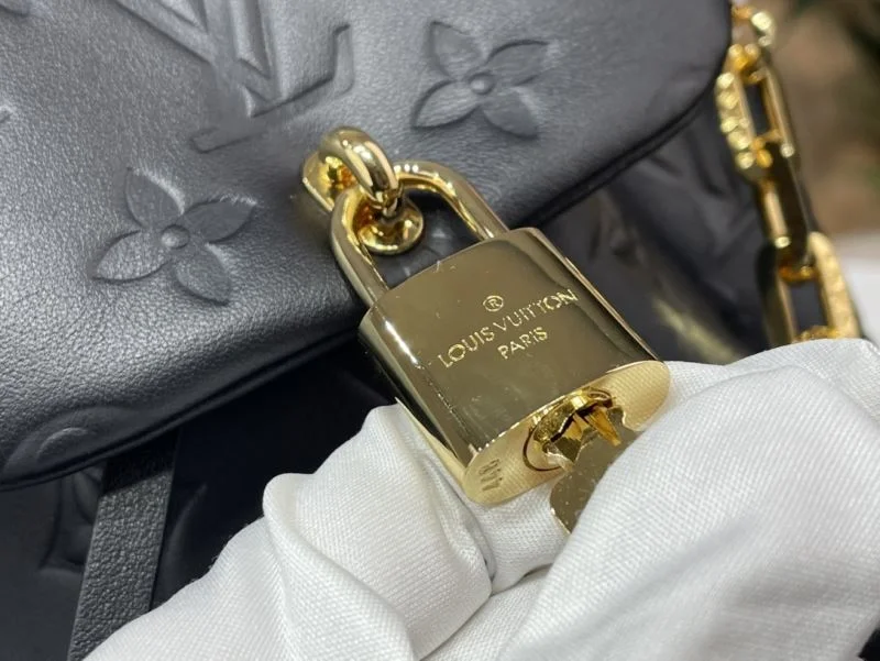 Louis Vuitton Backpacks Flexible 40773
