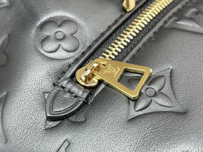 Louis Vuitton Backpacks Flexible 40773