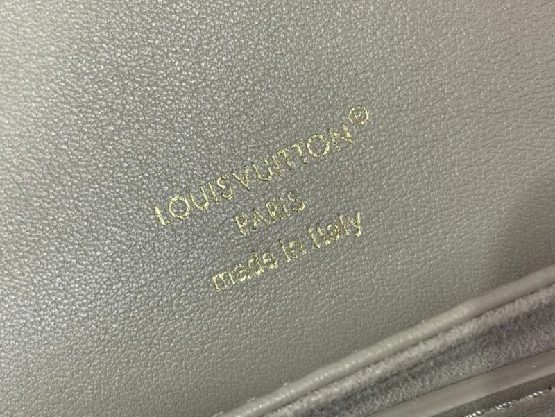 Louis Vuitton Backpacks Cozy 40782