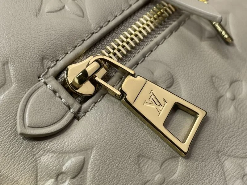 Louis Vuitton Backpacks Cozy 40782