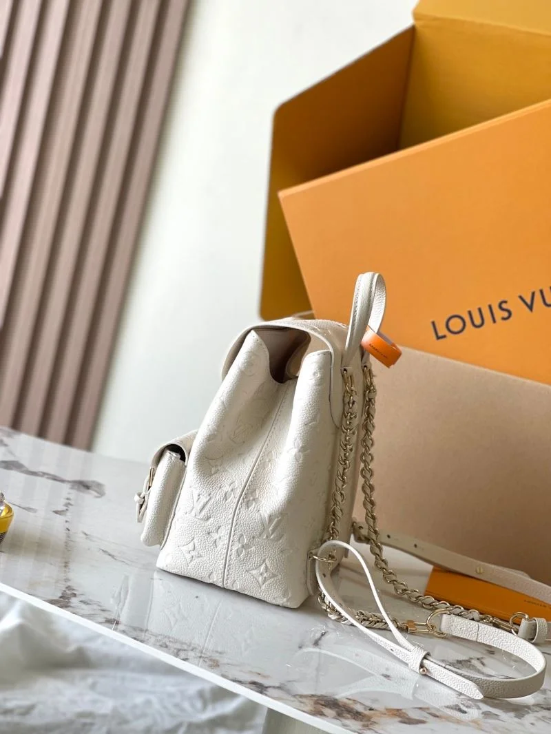 Unisex Louis Vuitton Backpacks 40172
