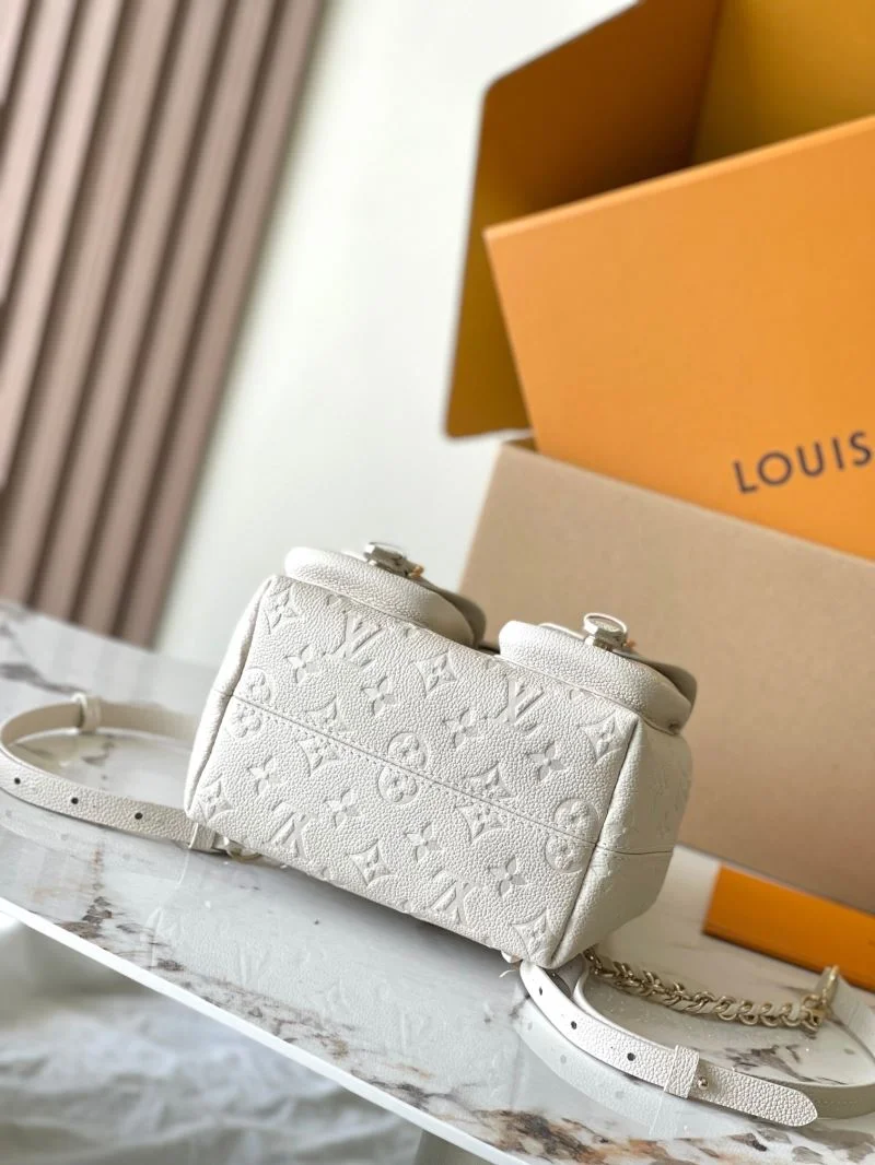 Unisex Louis Vuitton Backpacks 40172