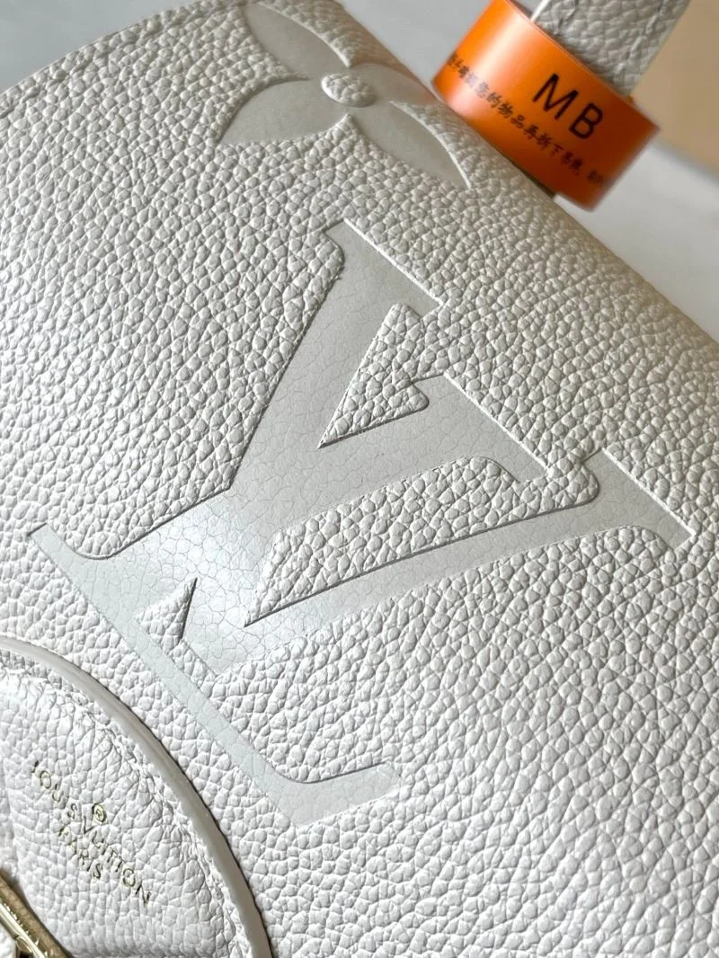 Unisex Louis Vuitton Backpacks 40172