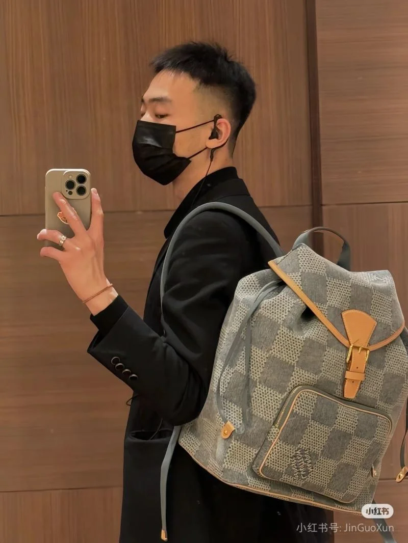 FreshLook Louis Vuitton Backpacks 40163