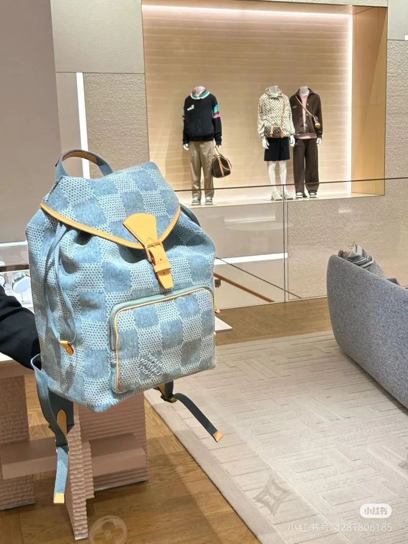 FreshLook Louis Vuitton Backpacks 40163