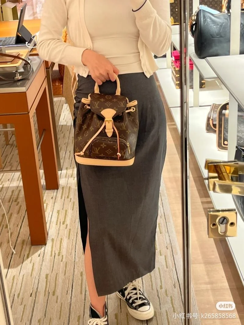 ZeroBulk Louis Vuitton Backpacks 40157