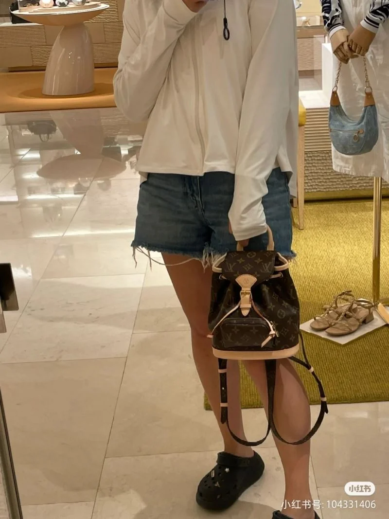 ZeroBulk Louis Vuitton Backpacks 40157