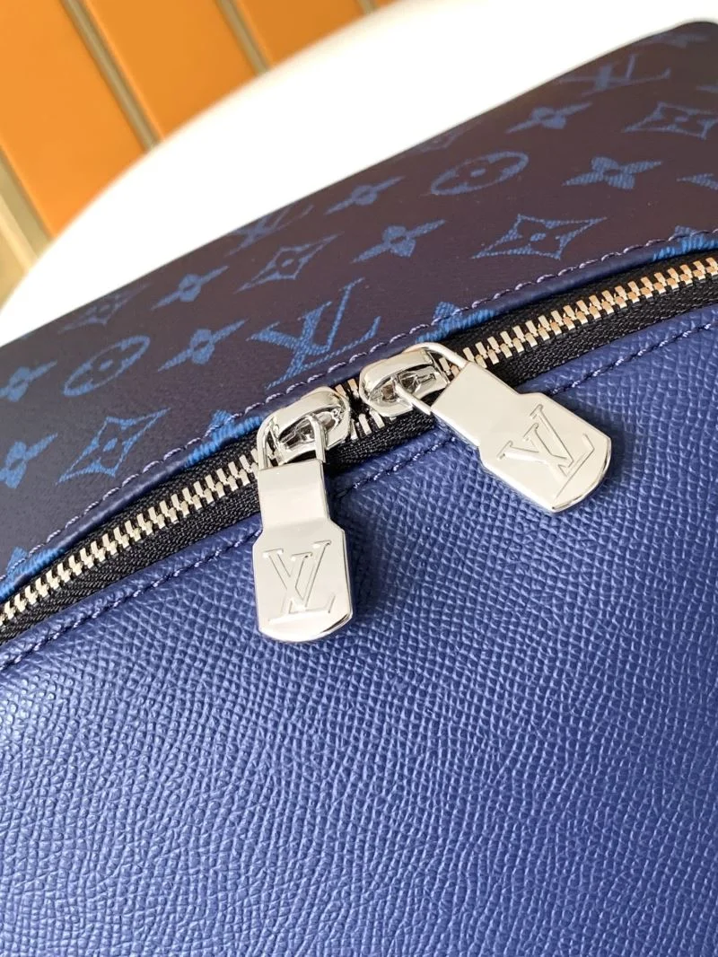 Louis Vuitton Backpacks Unisex 39308
