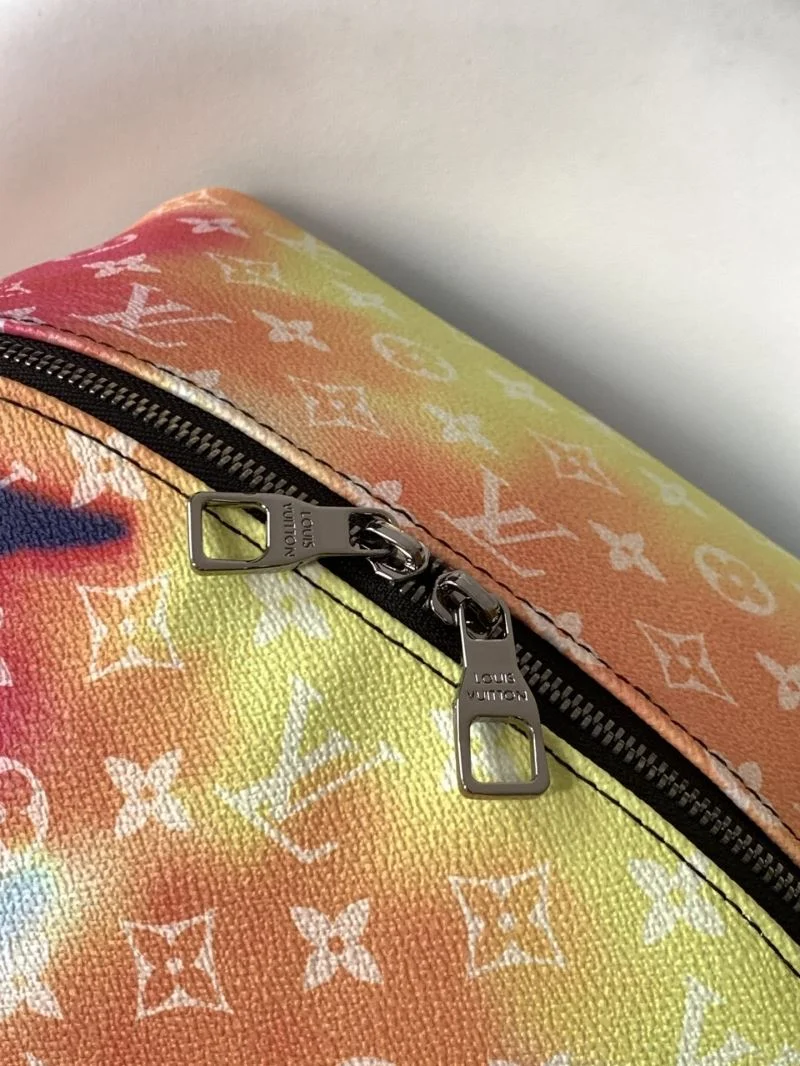 Chic Louis Vuitton Backpacks 39302
