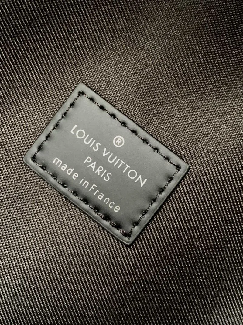 Chic Louis Vuitton Backpacks 39302