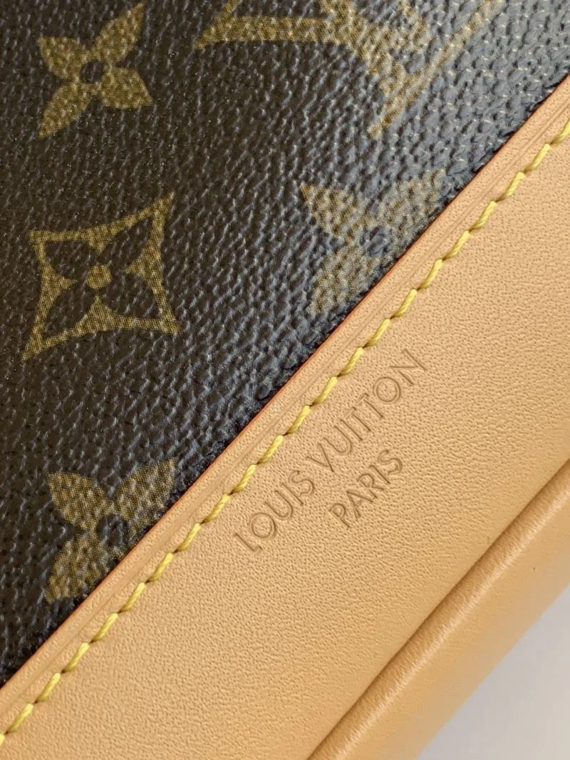 Tailored Louis Vuitton Backpacks 38939