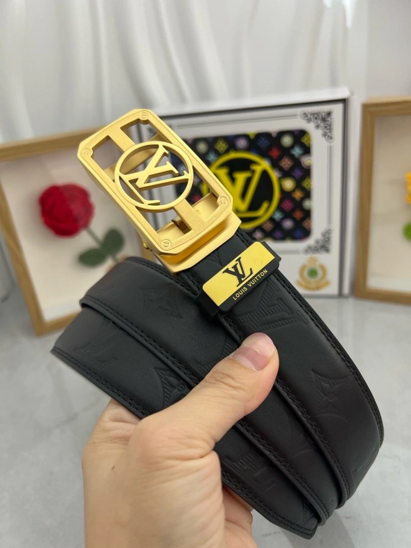 EyeCatching Louis Vuitton Belts 301803