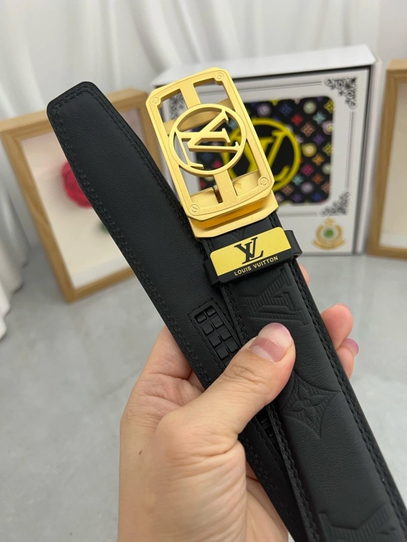 EyeCatching Louis Vuitton Belts 301803