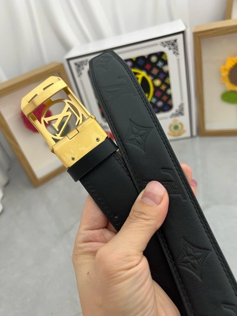 EyeCatching Louis Vuitton Belts 301803