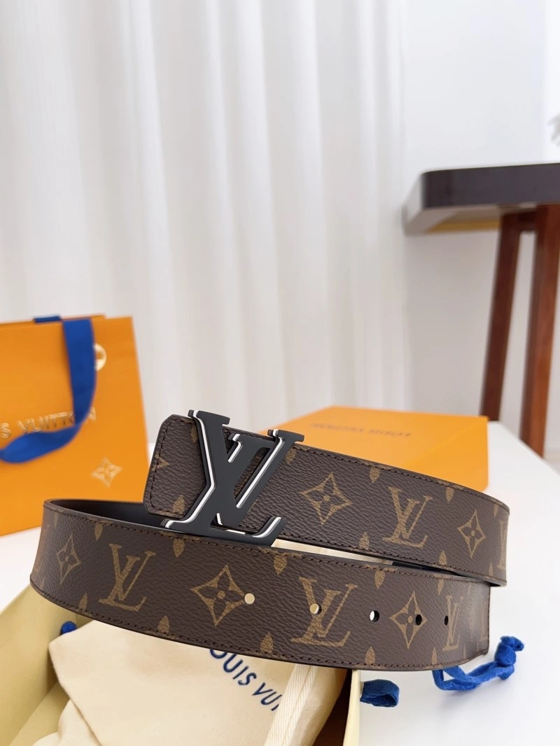 Functional Louis Vuitton Belts 301758