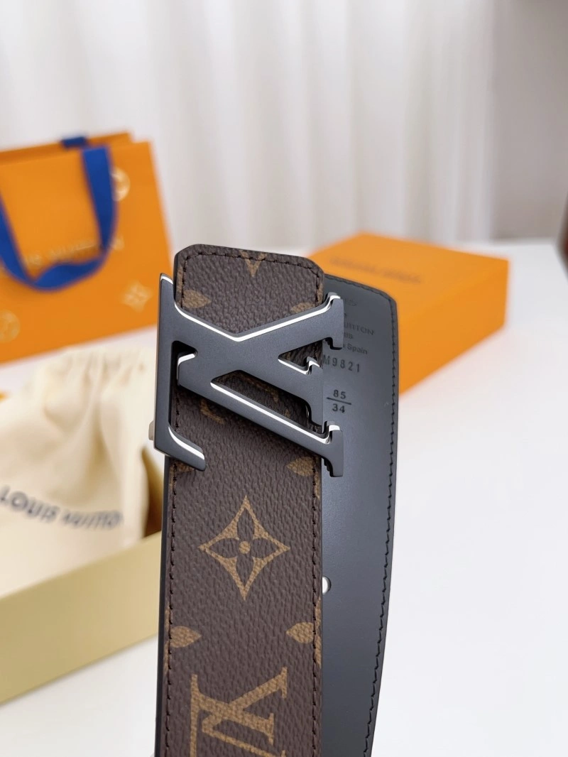 Functional Louis Vuitton Belts 301758