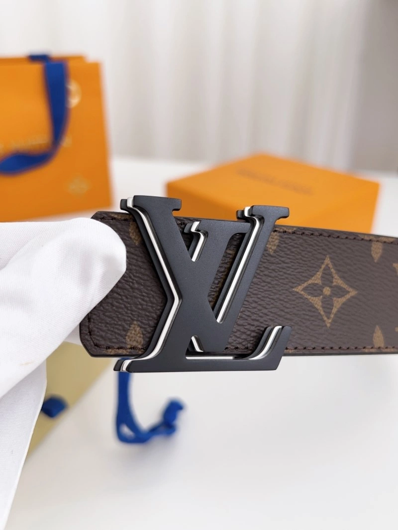 Functional Louis Vuitton Belts 301758