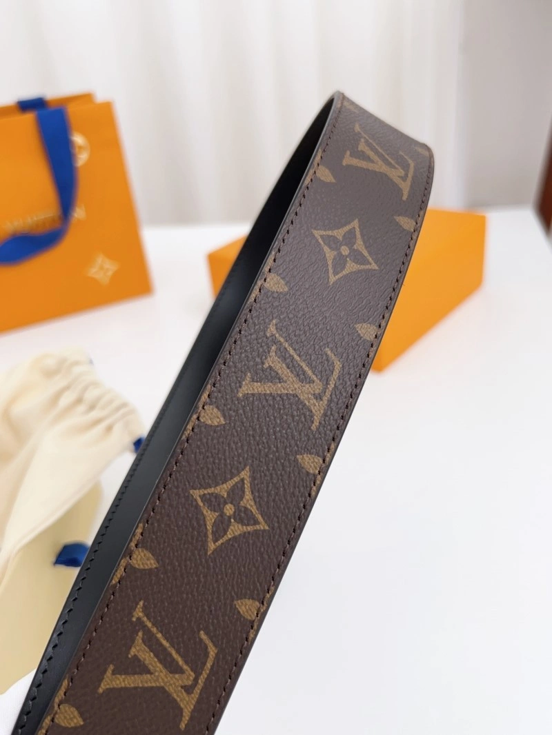 Functional Louis Vuitton Belts 301758