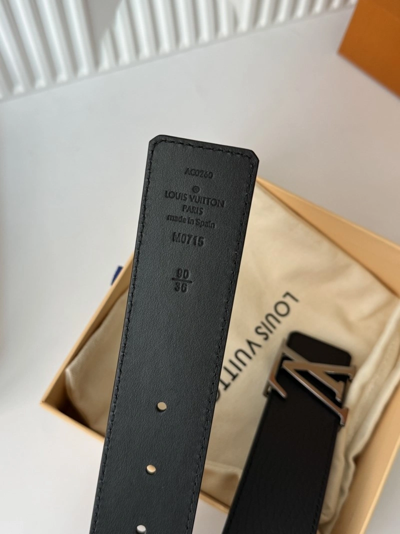 Minimalist Louis Vuitton Belts 301543