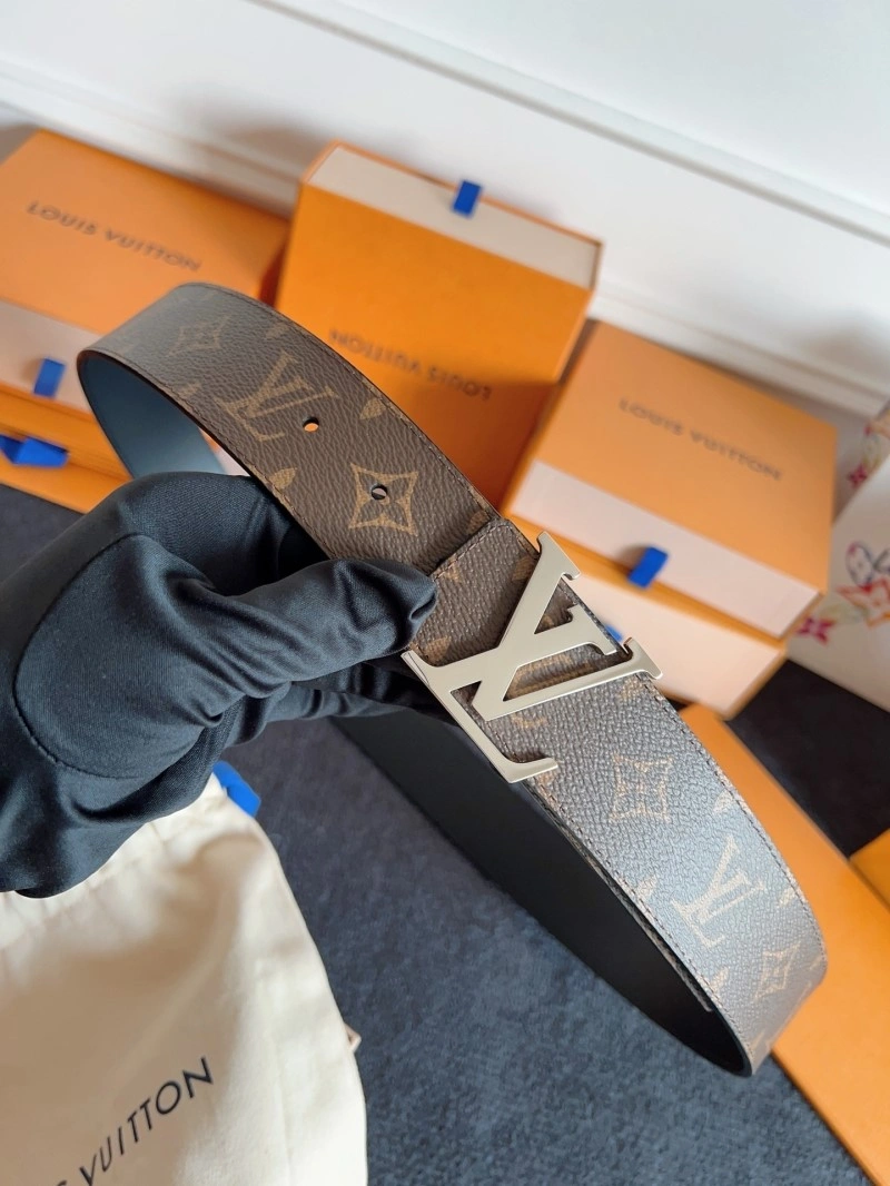 Minimalist Louis Vuitton Belts 301435