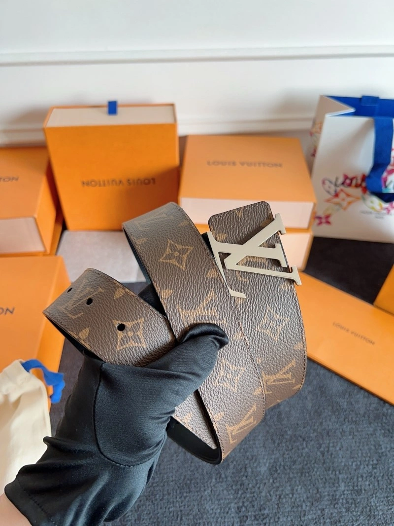 Minimalist Louis Vuitton Belts 301435