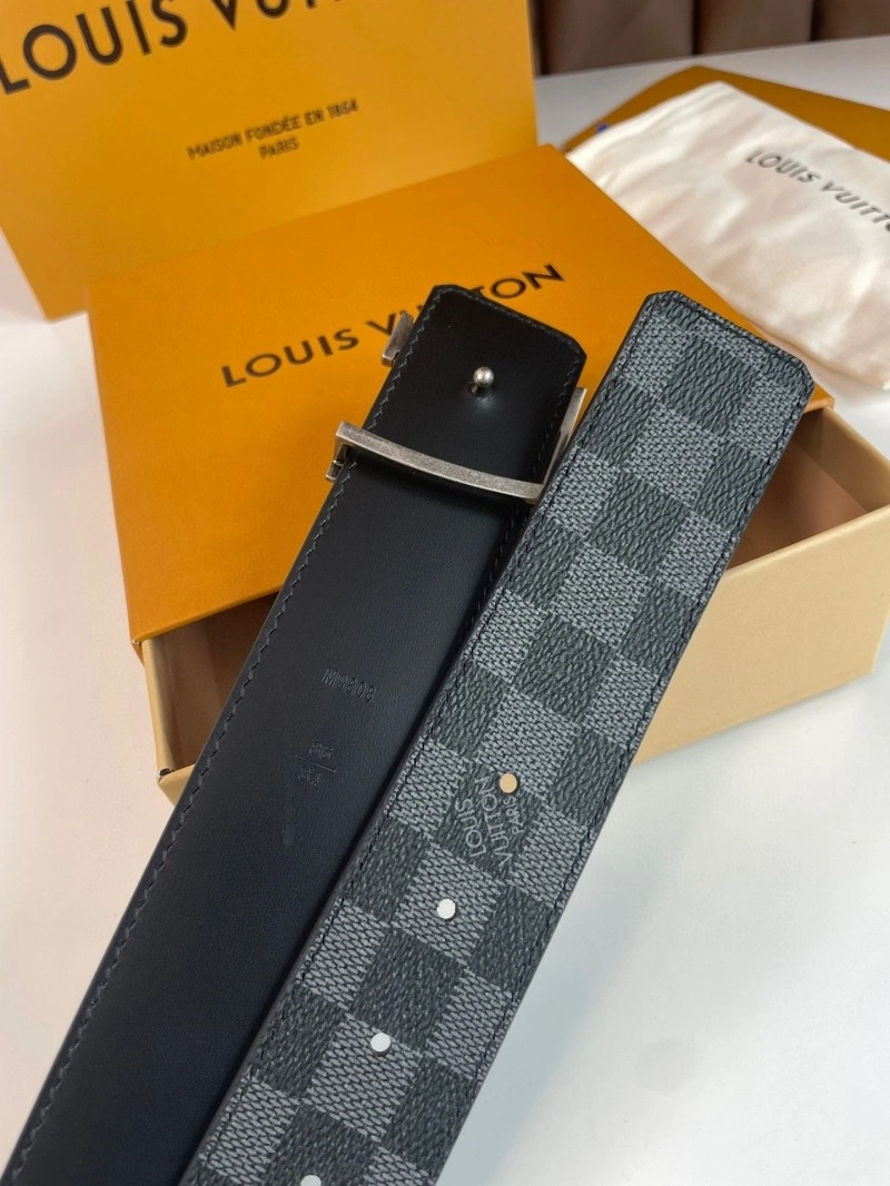 Bright Louis Vuitton Belts 301393