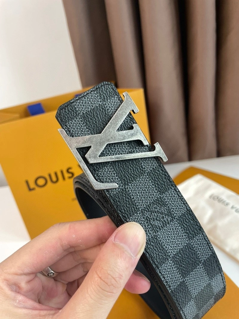 Bright Louis Vuitton Belts 301393