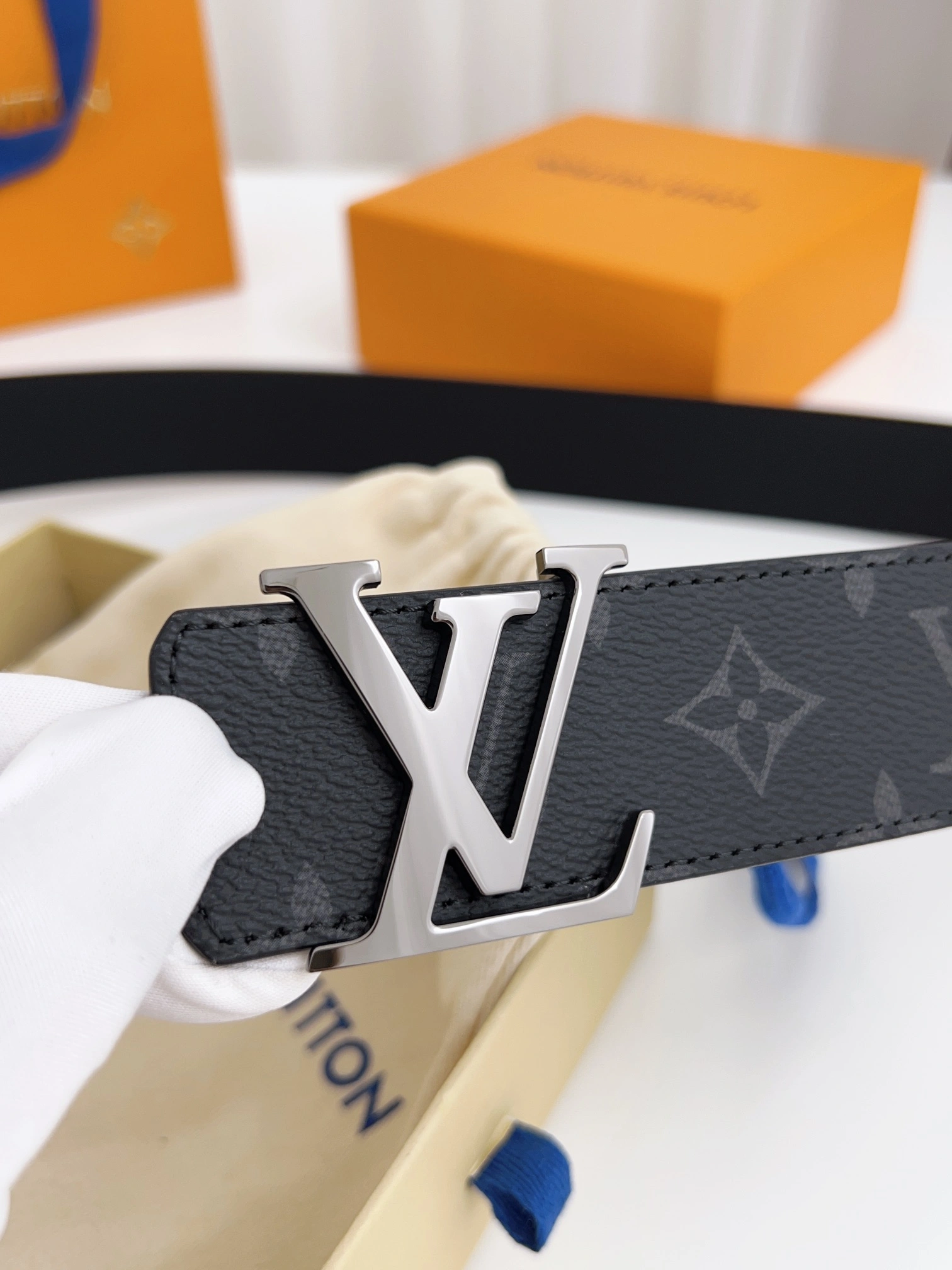 Louis Vuitton Belts Breathable 301071