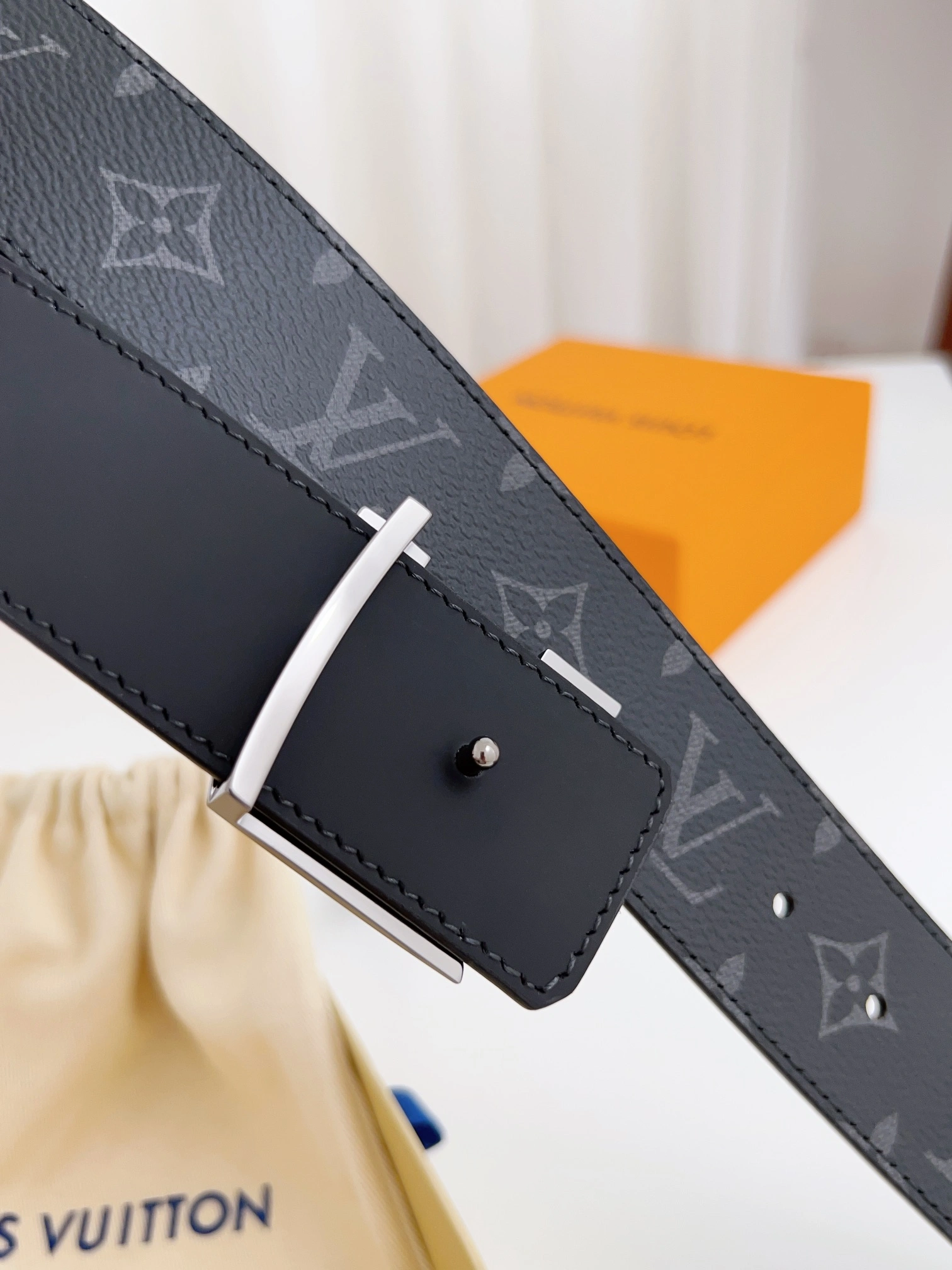 Louis Vuitton Belts Breathable 301071