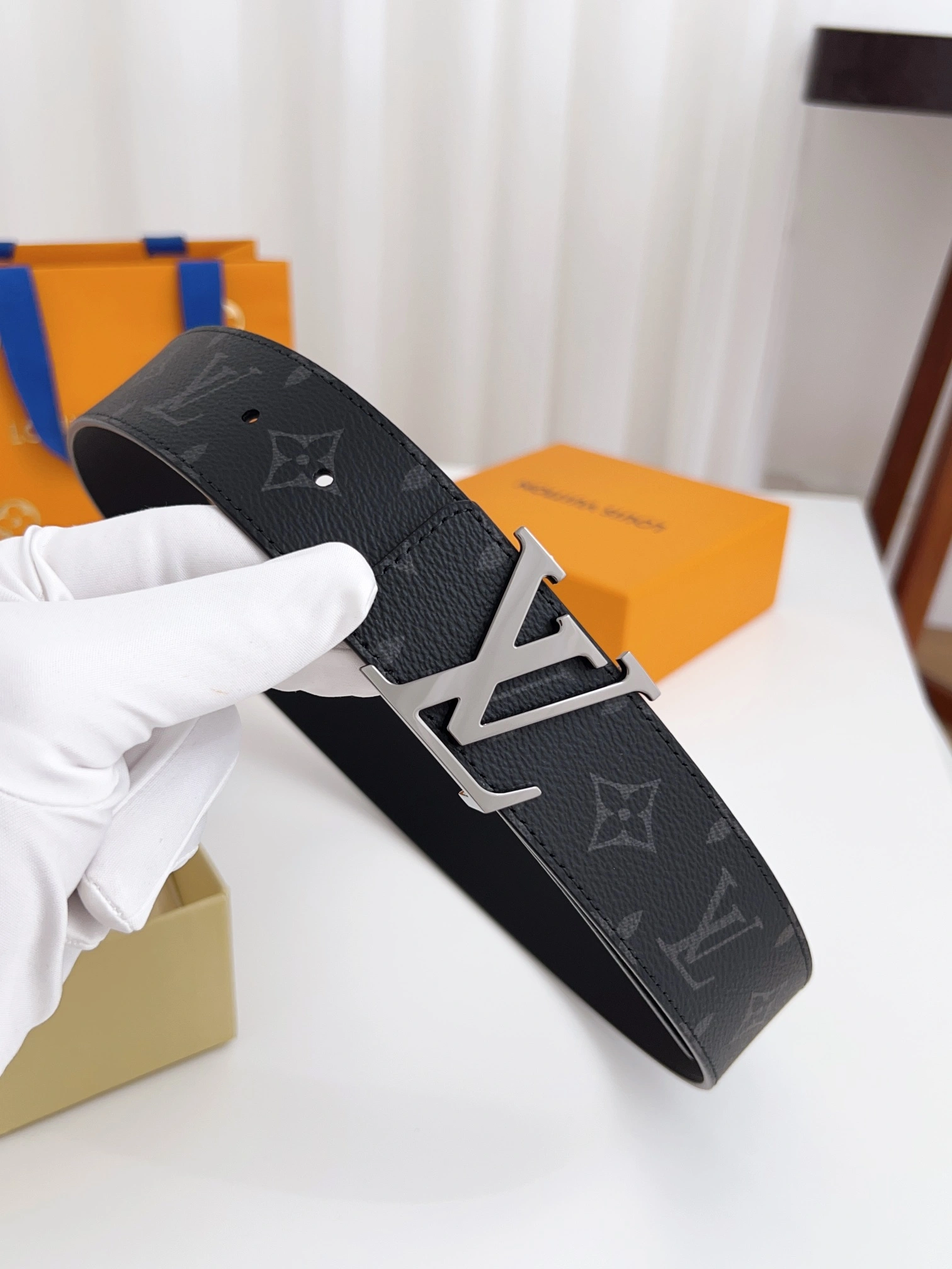 Louis Vuitton Belts Breathable 301071