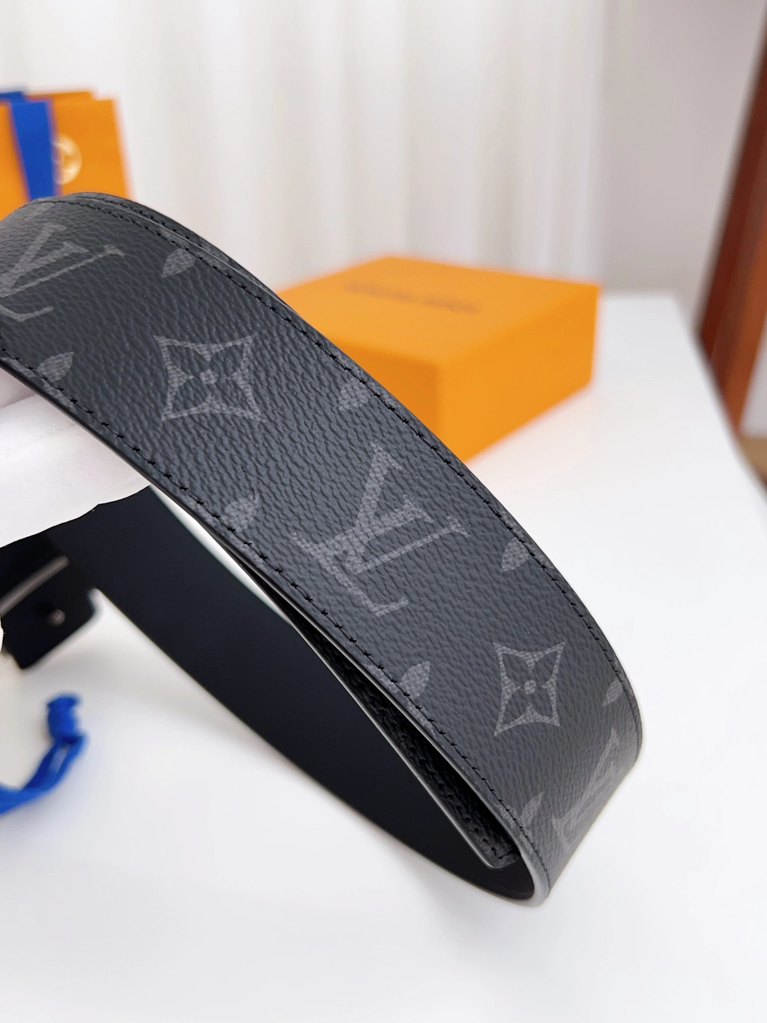Louis Vuitton Belts Breathable 301071