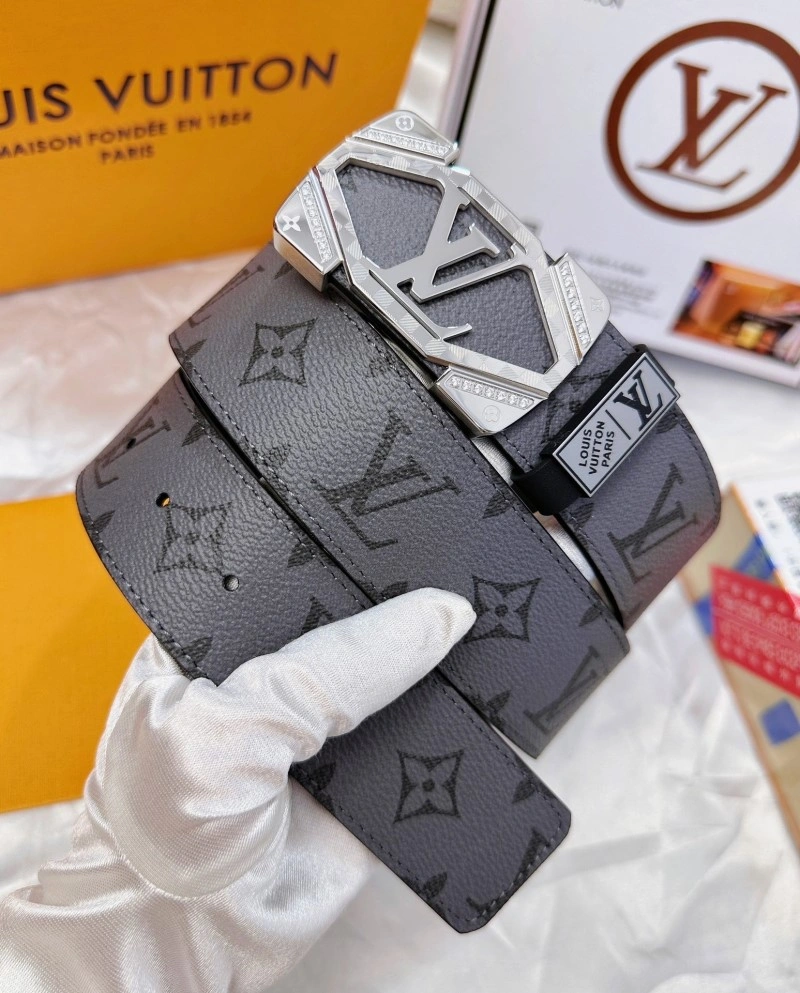 Versatile Louis Vuitton Belts 301035