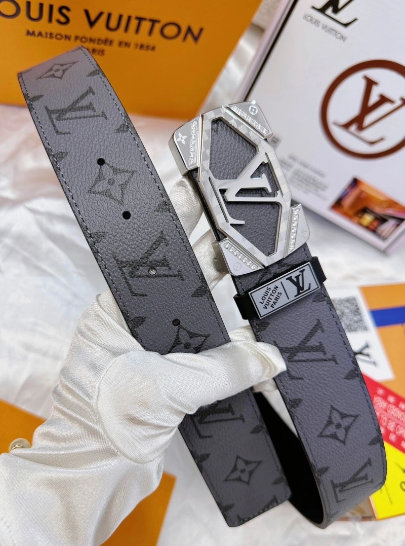 Versatile Louis Vuitton Belts 301035