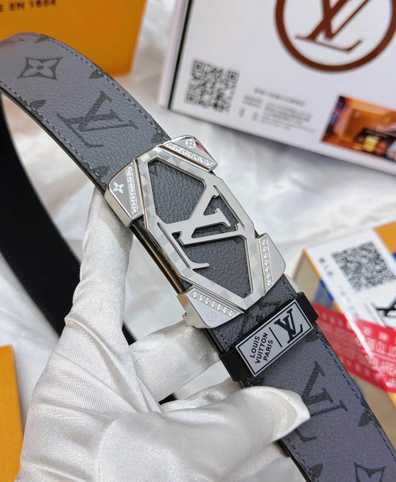 Versatile Louis Vuitton Belts 301035