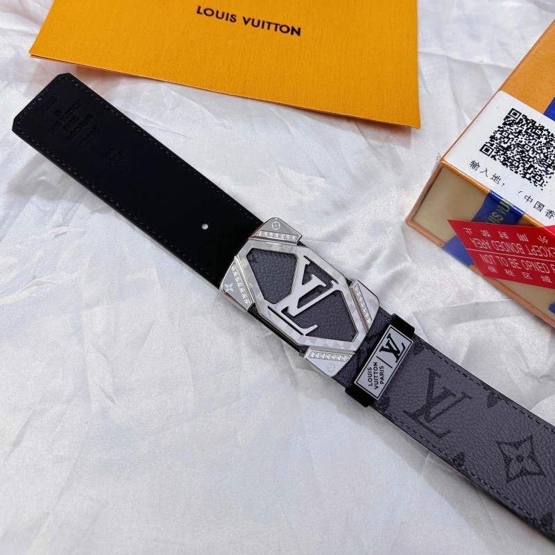 Versatile Louis Vuitton Belts 301035