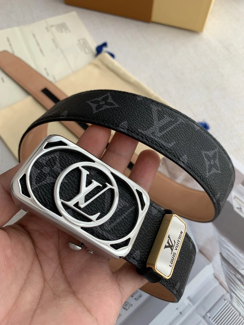 Unisex Louis Vuitton Belts 301043