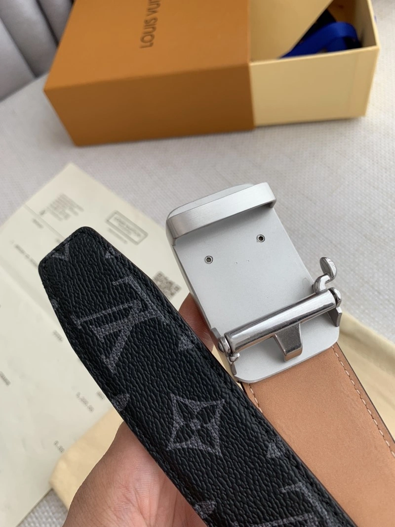 Unisex Louis Vuitton Belts 301043