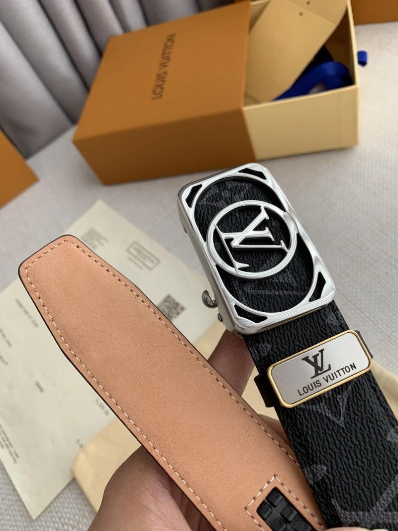 Unisex Louis Vuitton Belts 301043
