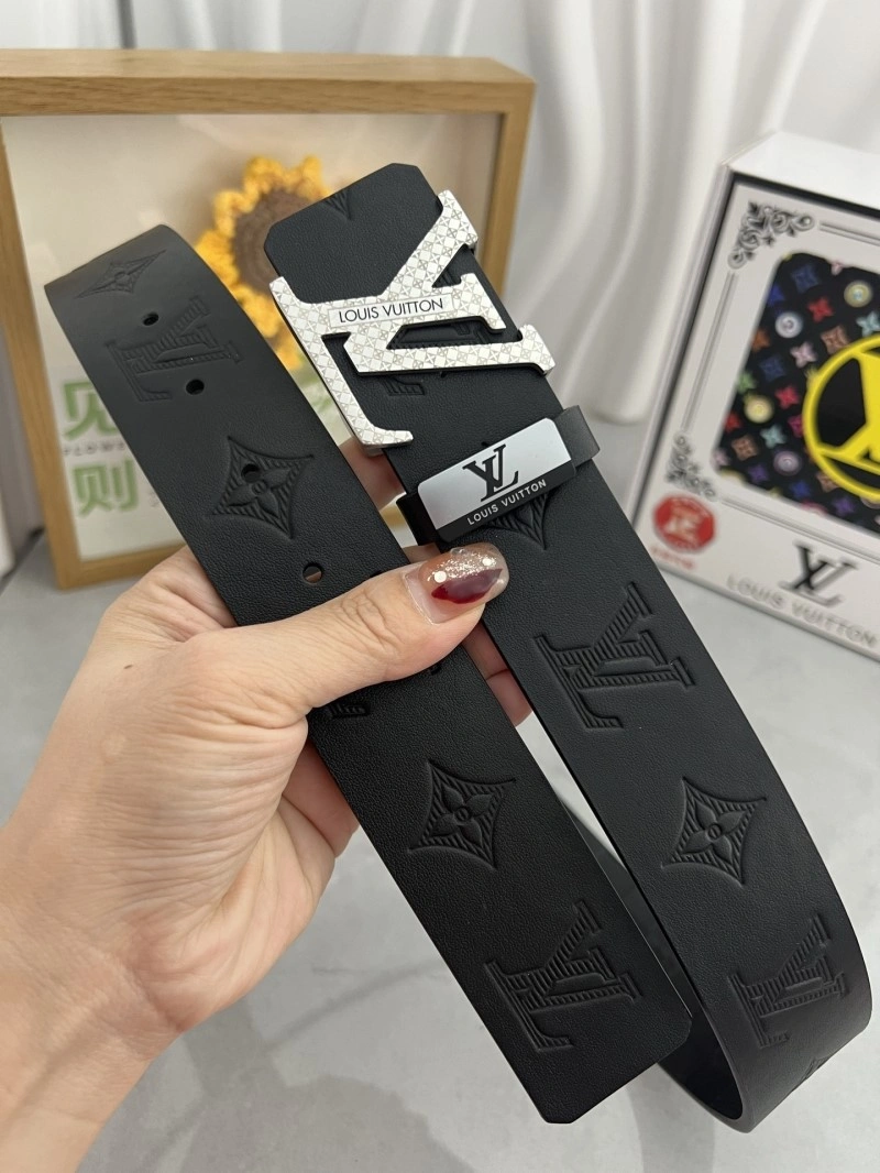 Supportive Louis Vuitton Belts 301040