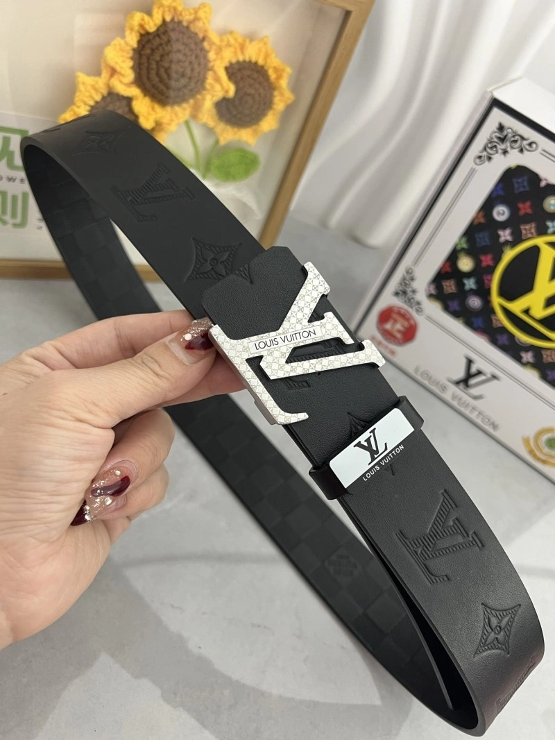Supportive Louis Vuitton Belts 301040
