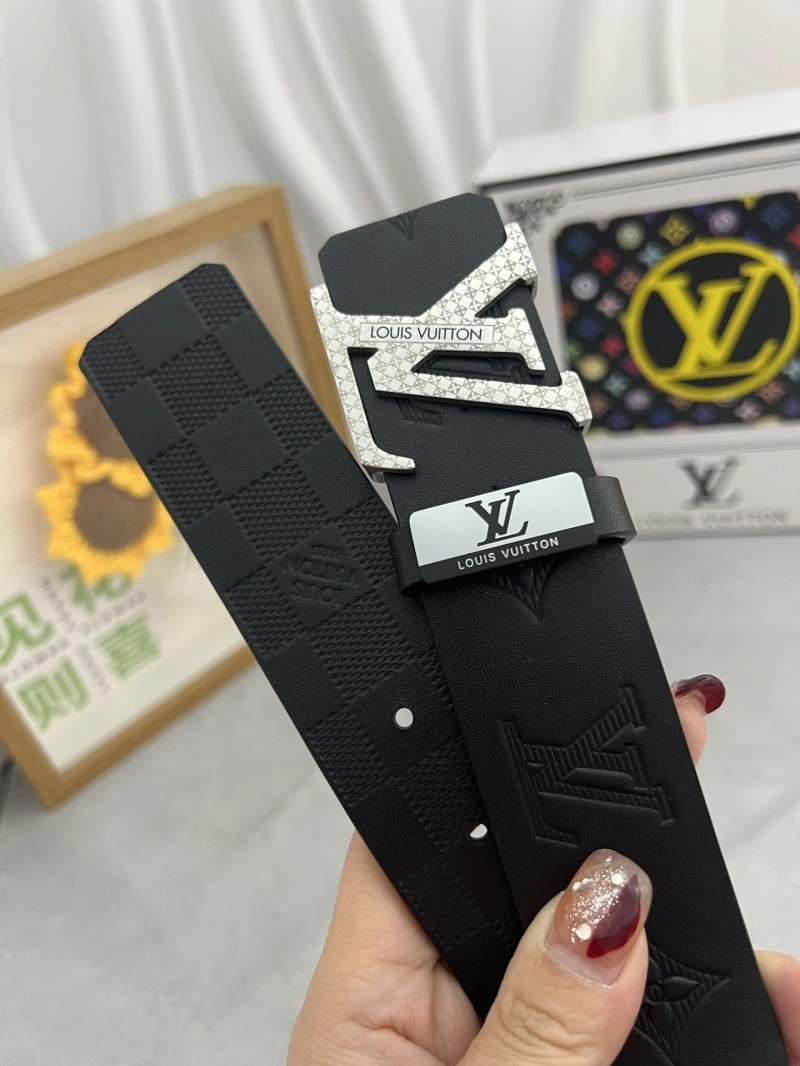 Supportive Louis Vuitton Belts 301040