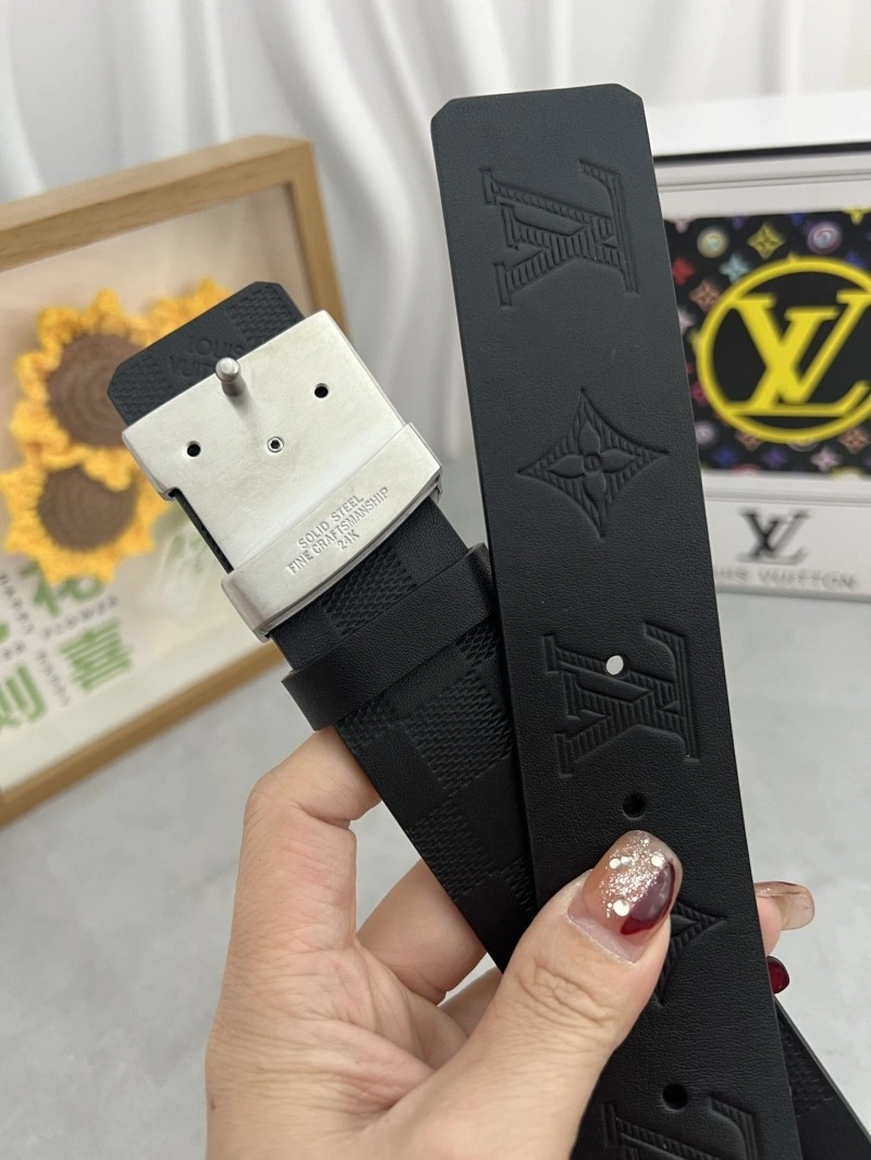 Supportive Louis Vuitton Belts 301040