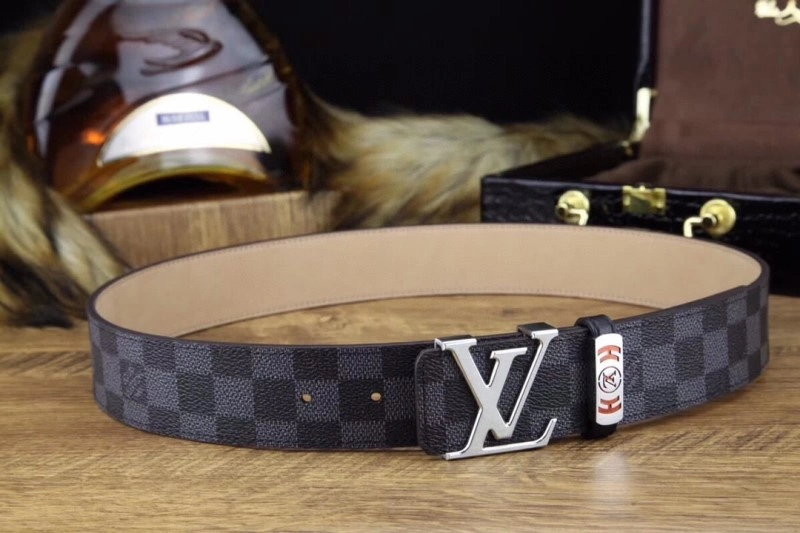 WellDesigned Louis Vuitton Belts 301011