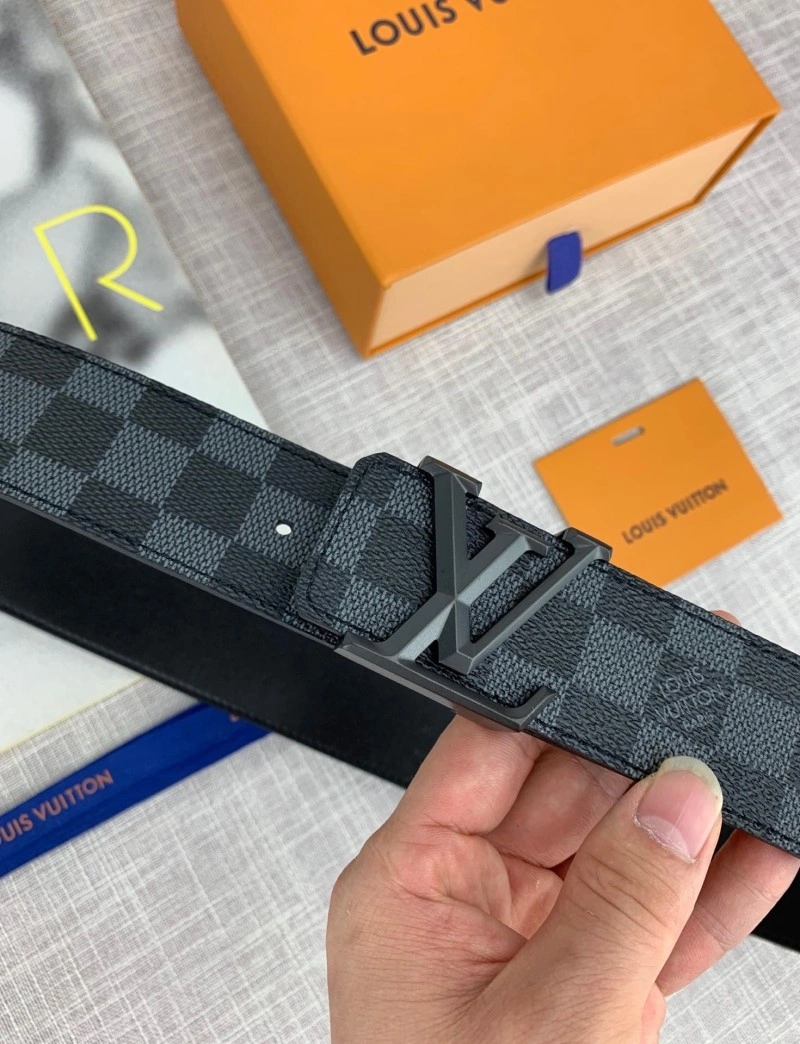 Unisex Louis Vuitton Belts 300984