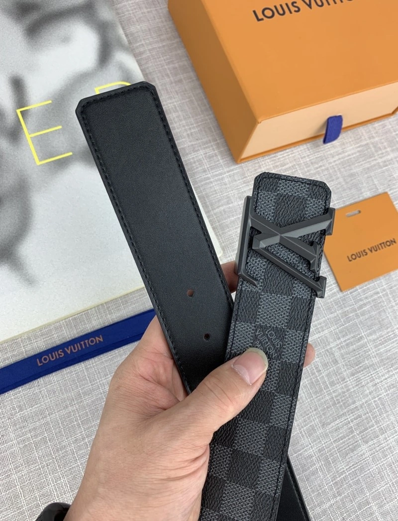 Unisex Louis Vuitton Belts 300984