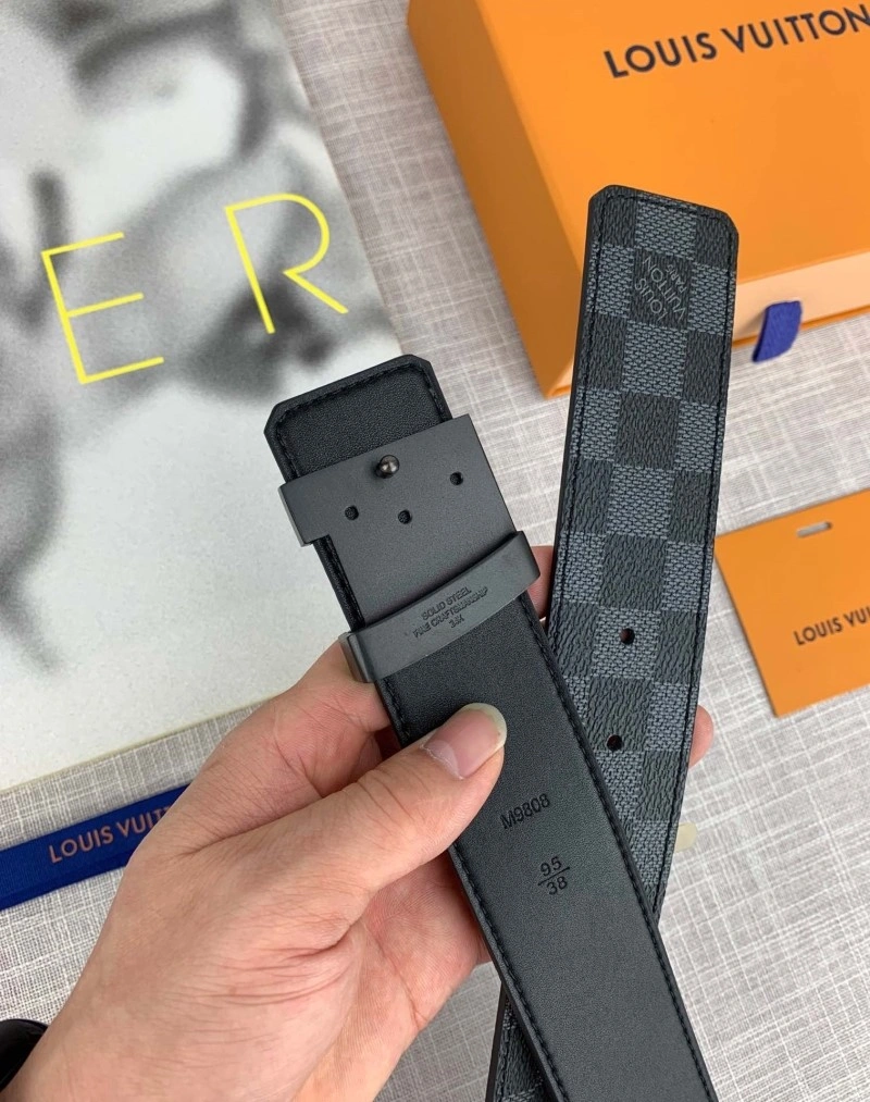 Unisex Louis Vuitton Belts 300984